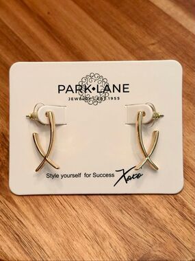 Park Lane | Wishbone Earrings | Gold